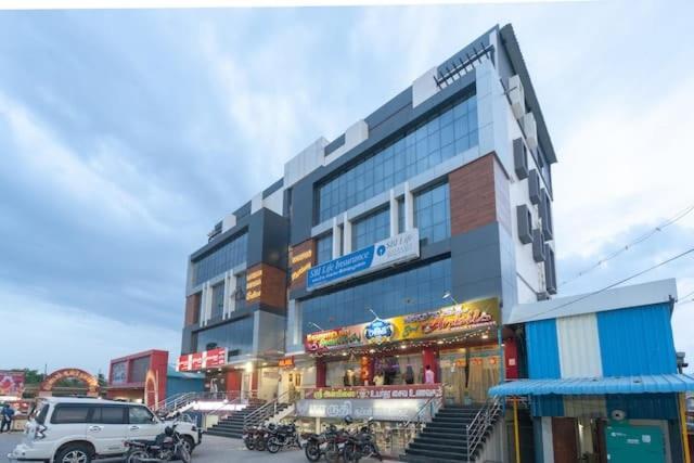 Hotel Famous Residency Tiruchirappalli Exterior foto